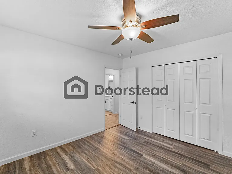 1204 E Esther St — Photo 16