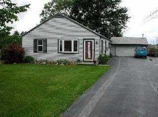 952 S Lallendorf Rd, Oregon, OH 43616