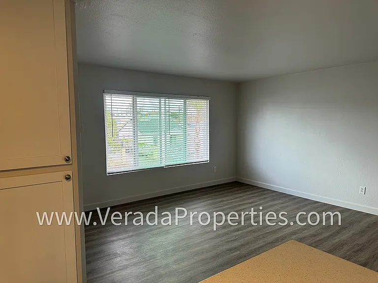 4336 Estrella Ave #5 — Photo 7