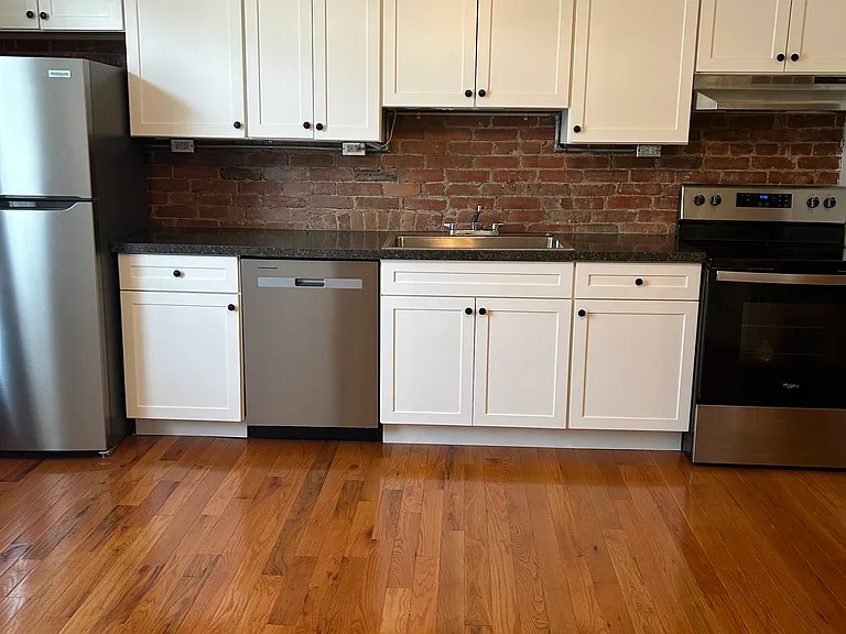 439 Rebecca Ave #1FT — Photo 1