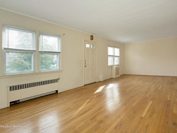 2nd image of 36 McCouns Ln