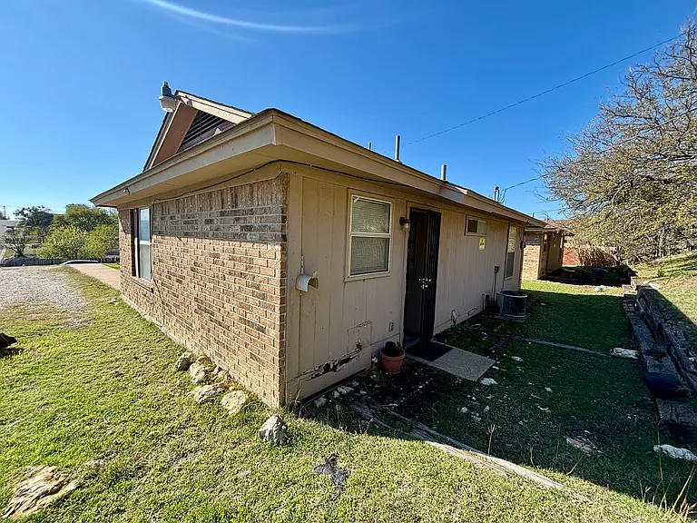 2600 NW 21st St #B — Photo 13
