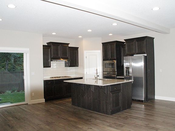 4th image of 3771 SE Willamette Ave