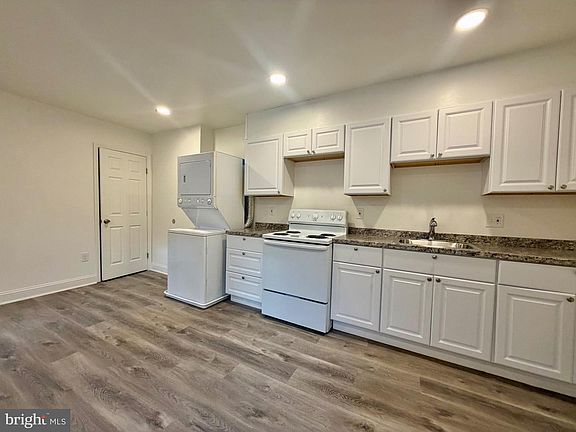 3rd image of 1527 Riggs Ave