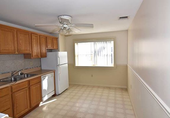 2nd image of 2211 E Thompson St #2R