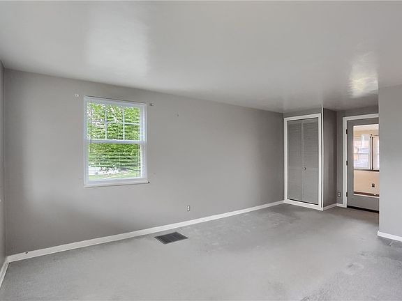 5th image of 601 Lochinvar Dr