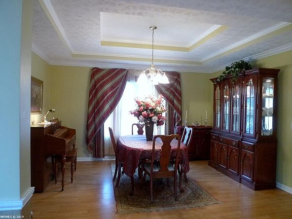5th image of 115 Wenn Dr NW