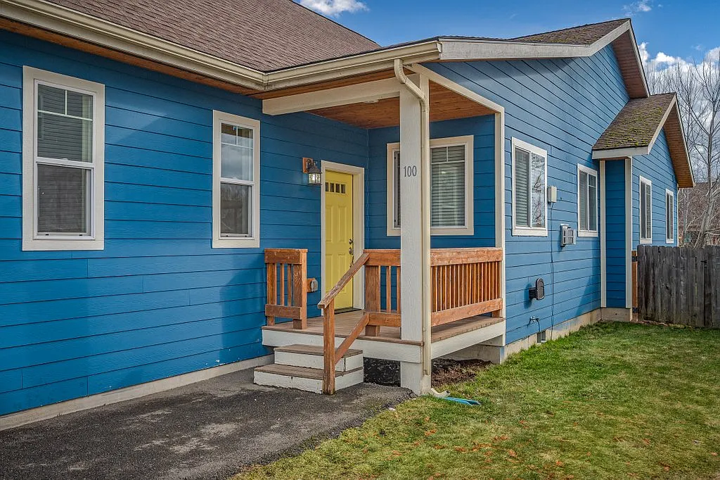 4 bed, 2200 sqft, $2,500 — Photo 3