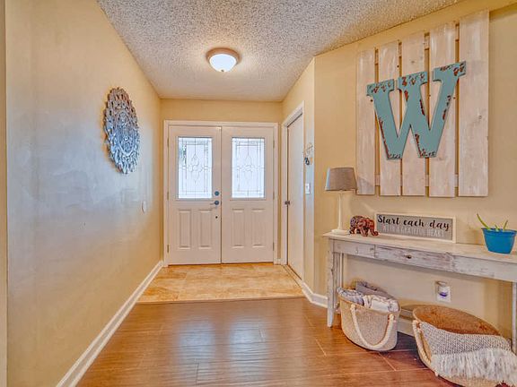 4th image of 273 Quebec Ln