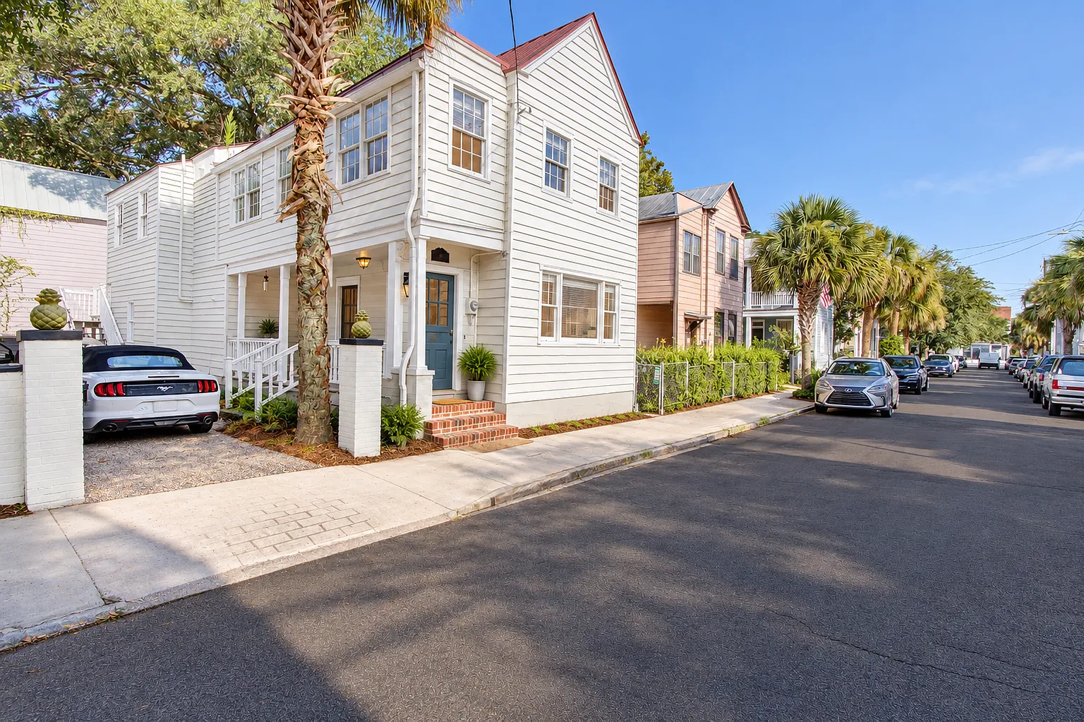 7 bed, 2400 sqft, $7,350 — Photo 1