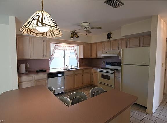 2nd image of 440 Forest Ave