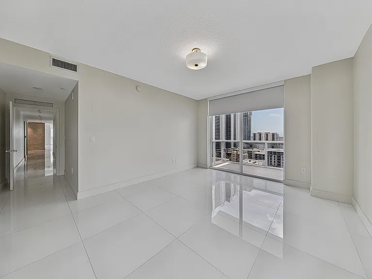 600 NE 27th St #1605 — Photo 23