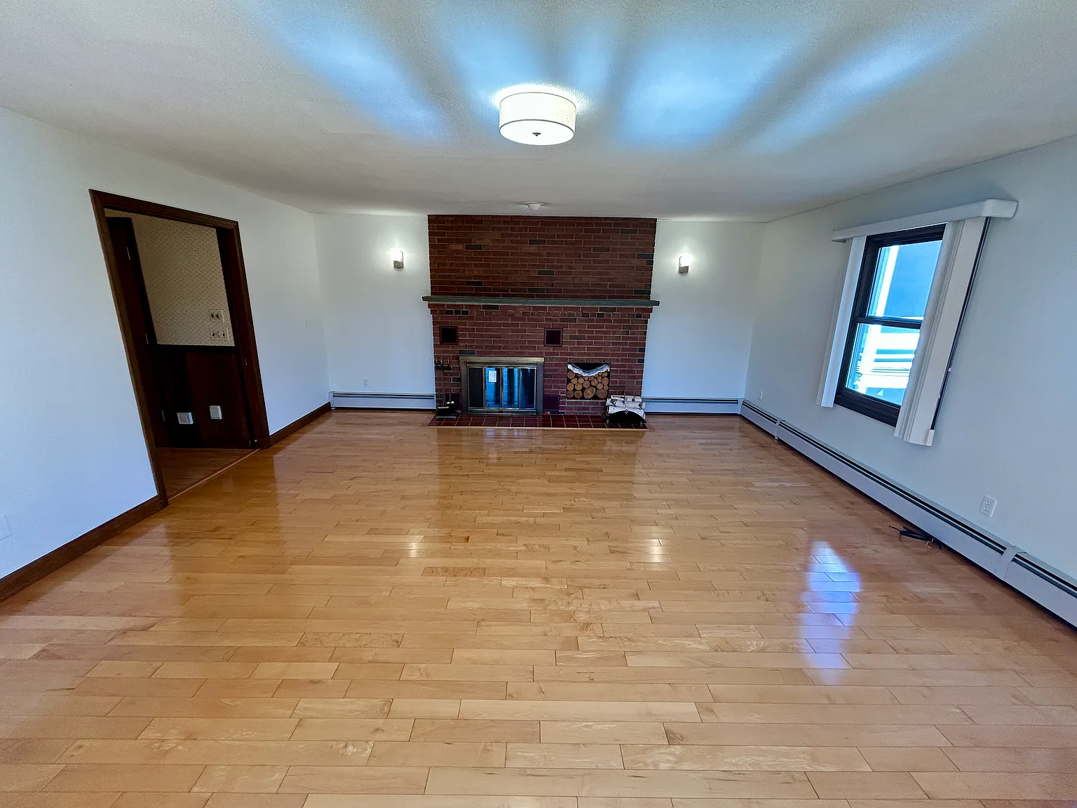 3 bed, 1125 sqft, $3,000 — Photo 3
