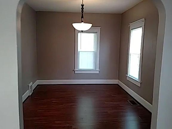 4th image of 850 N Metcalf St