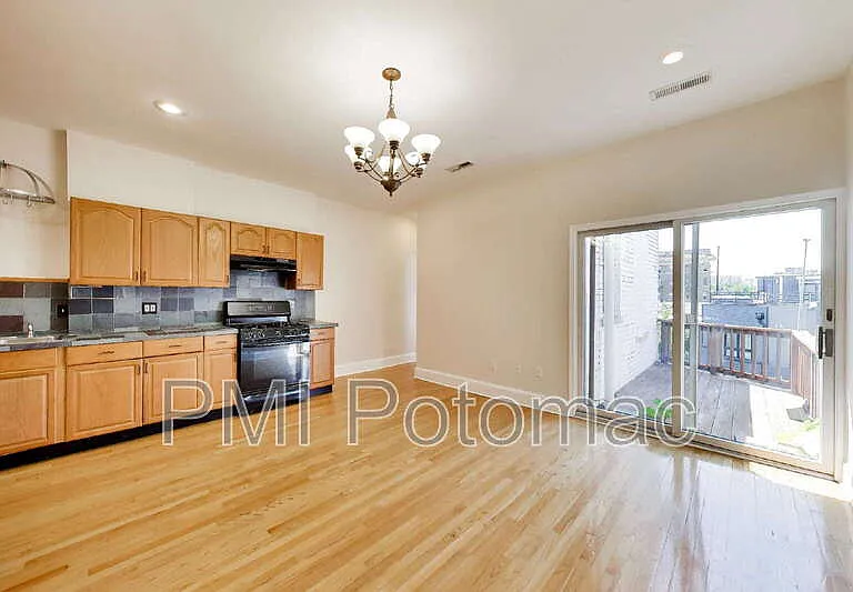 1952 Calvert St NW #4 — Photo 6