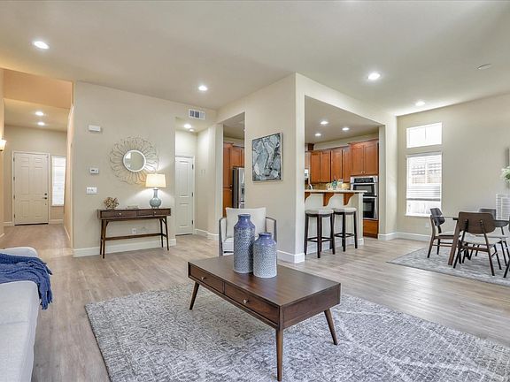 4th image of 470 Norwood Cir