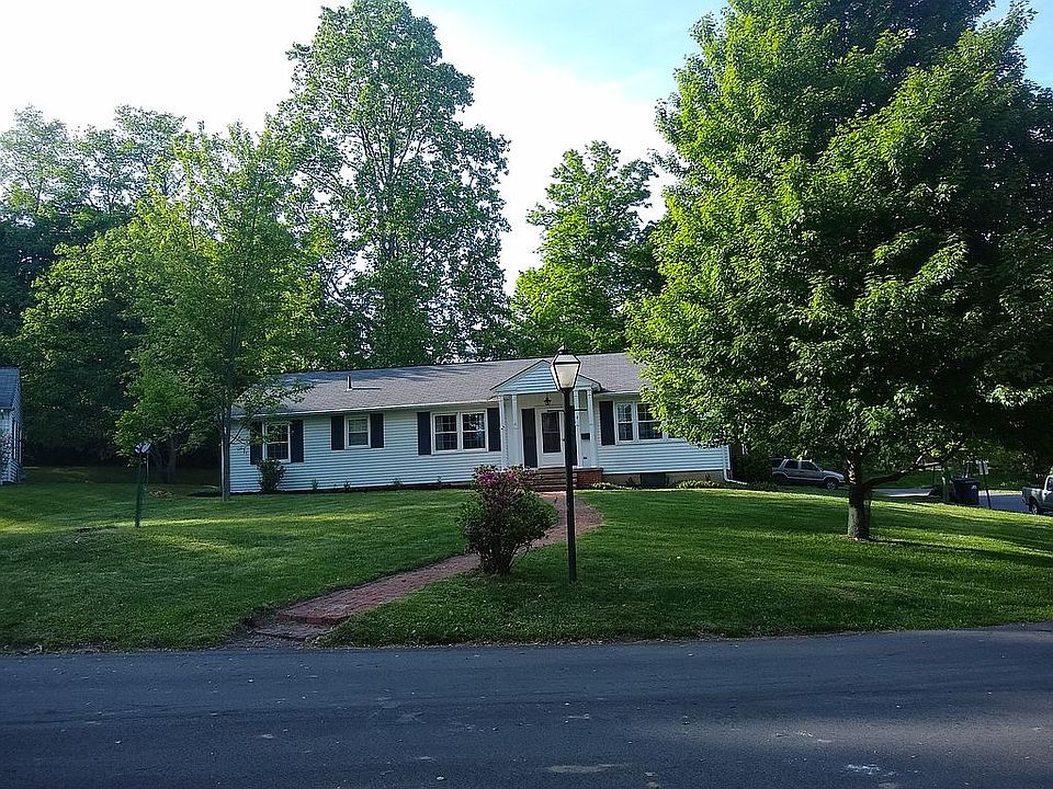 1st image of 8 Sheppard Pl