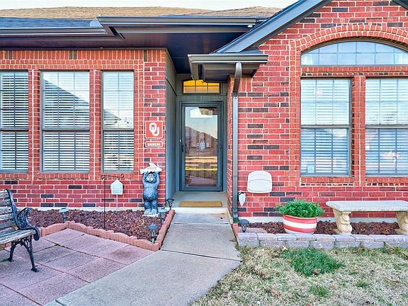4th image of 10117 Fairfax Ln