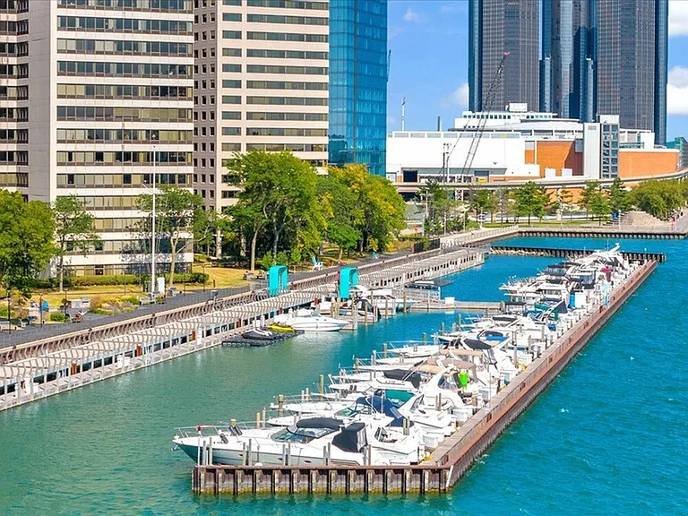 Riverfront Towers — Photo 13