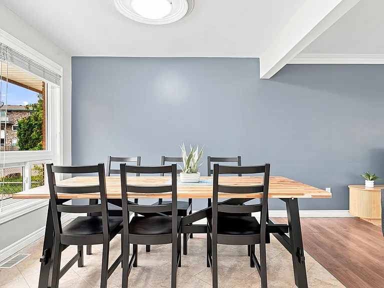 240 Lakeshore Rd #1 — Photo 10