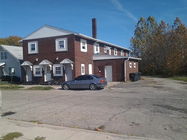 2436 E Lynn St — Photo 1