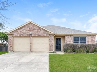1607 Waters Edge Dr, Glenn Heights, TX 75154