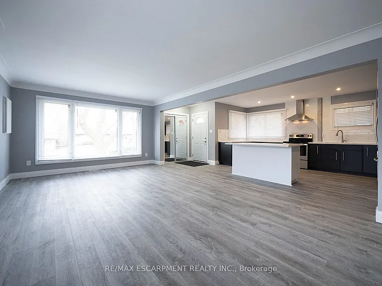 76 Glenview Ave #UPPER — Photo 2