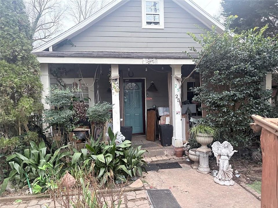 1st image of 251 Farrington Ave SE