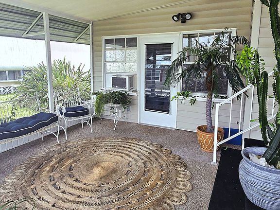 5th image of 170 Sanibel St