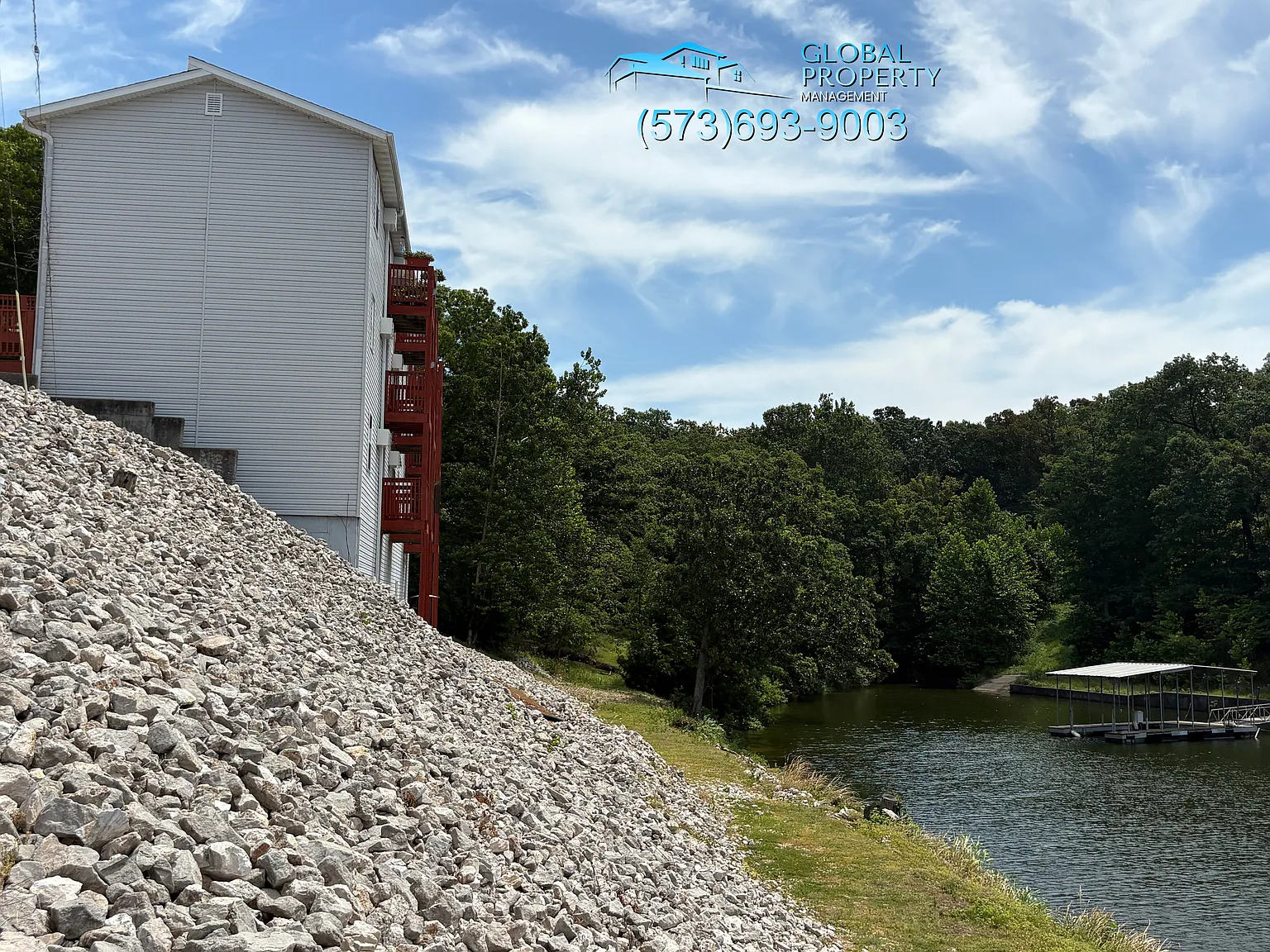 Lakefront Apartments — Photo 4
