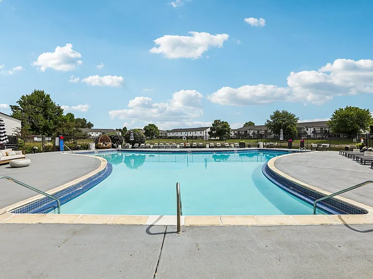 Lake Castleton Apartments — Photo 36