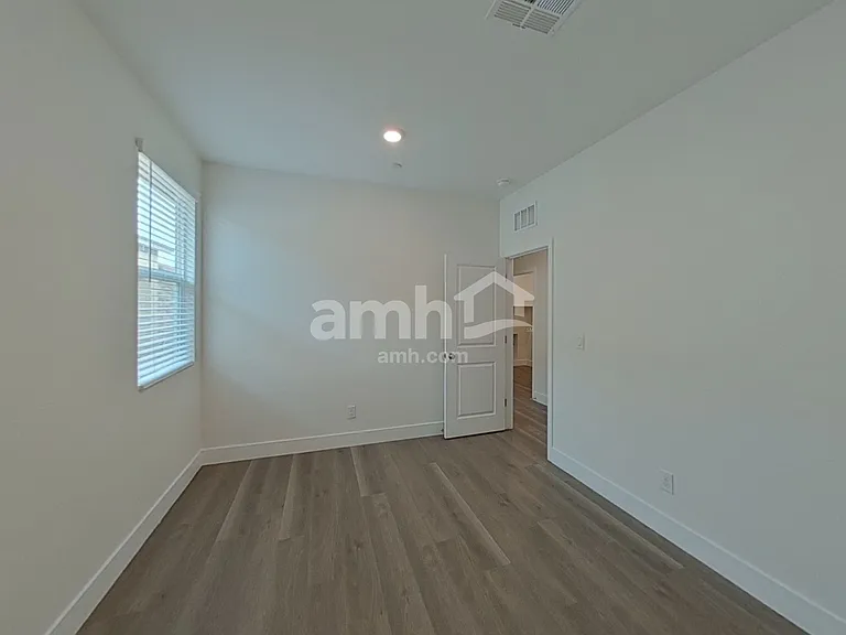 889 English Primrose St — Photo 9