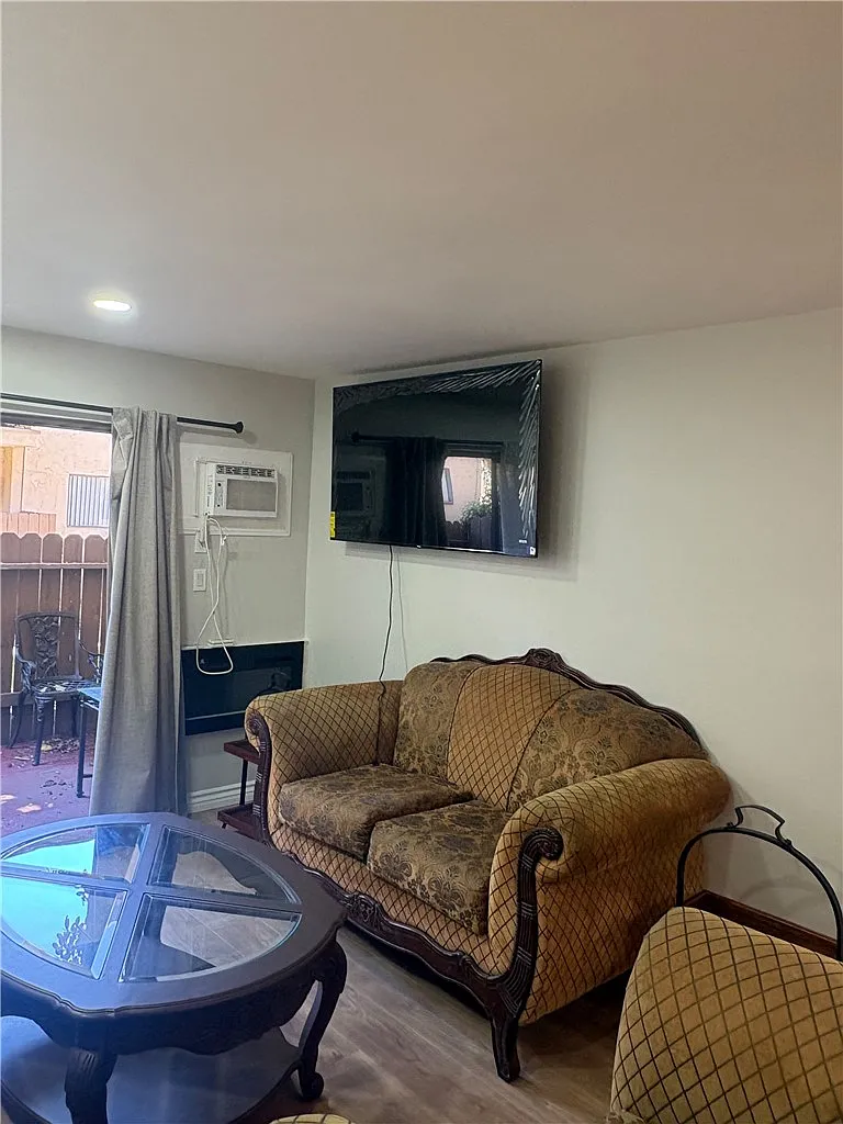 1 bed, 667 sqft, $1,950 — Photo 3