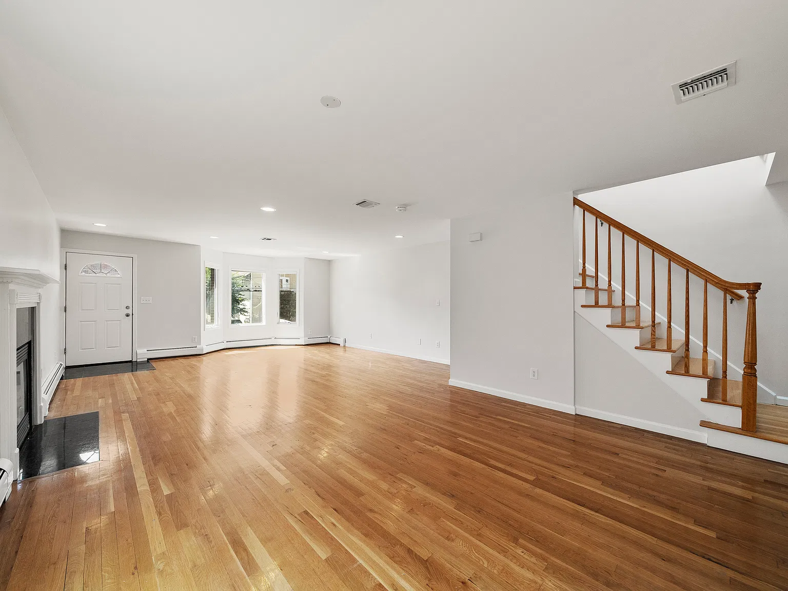 3 bed, 3.5 bath, 1924 sqft, $4,300 — Photo 4
