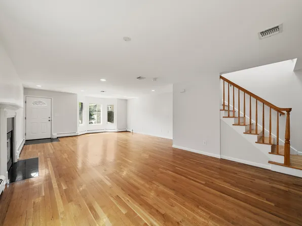 229 Franklin Avenue image 4 of 27