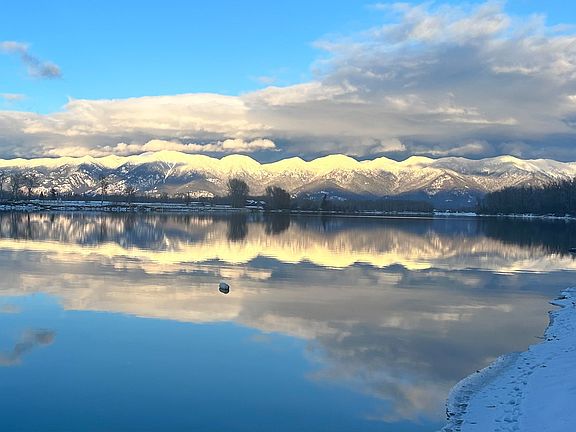 5th image of 1275 Lower Valley Rd