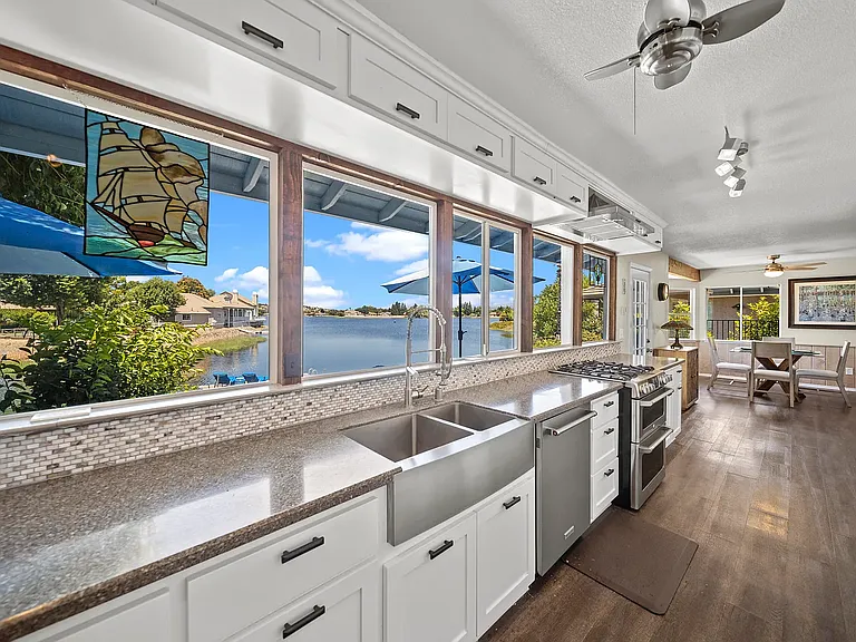 22492 Edgewater Dr — Photo 4