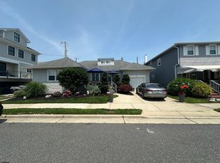 9 N Harding Ave, Margate, NJ 08402