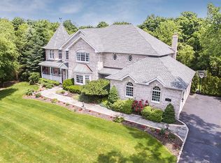 1 Deepwells Ln, Saint James, NY 11780