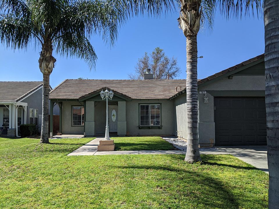 1st image of 707 Poinsettia Pl
