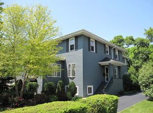 260 Addison Rd, Riverside, IL 60546