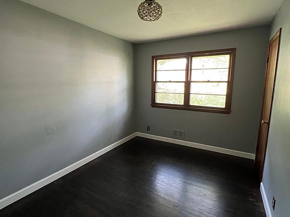 4th image of 518 Skyway Rd