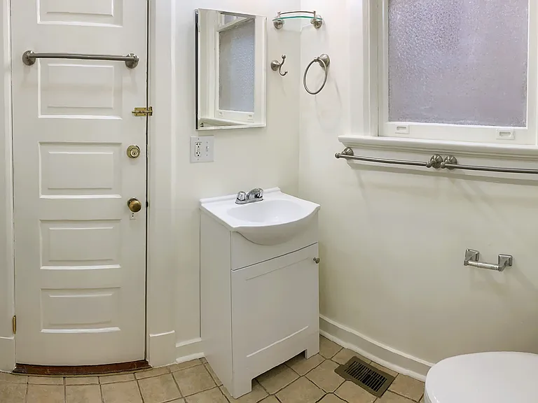 1031 Broadway St #1031 — Photo 7