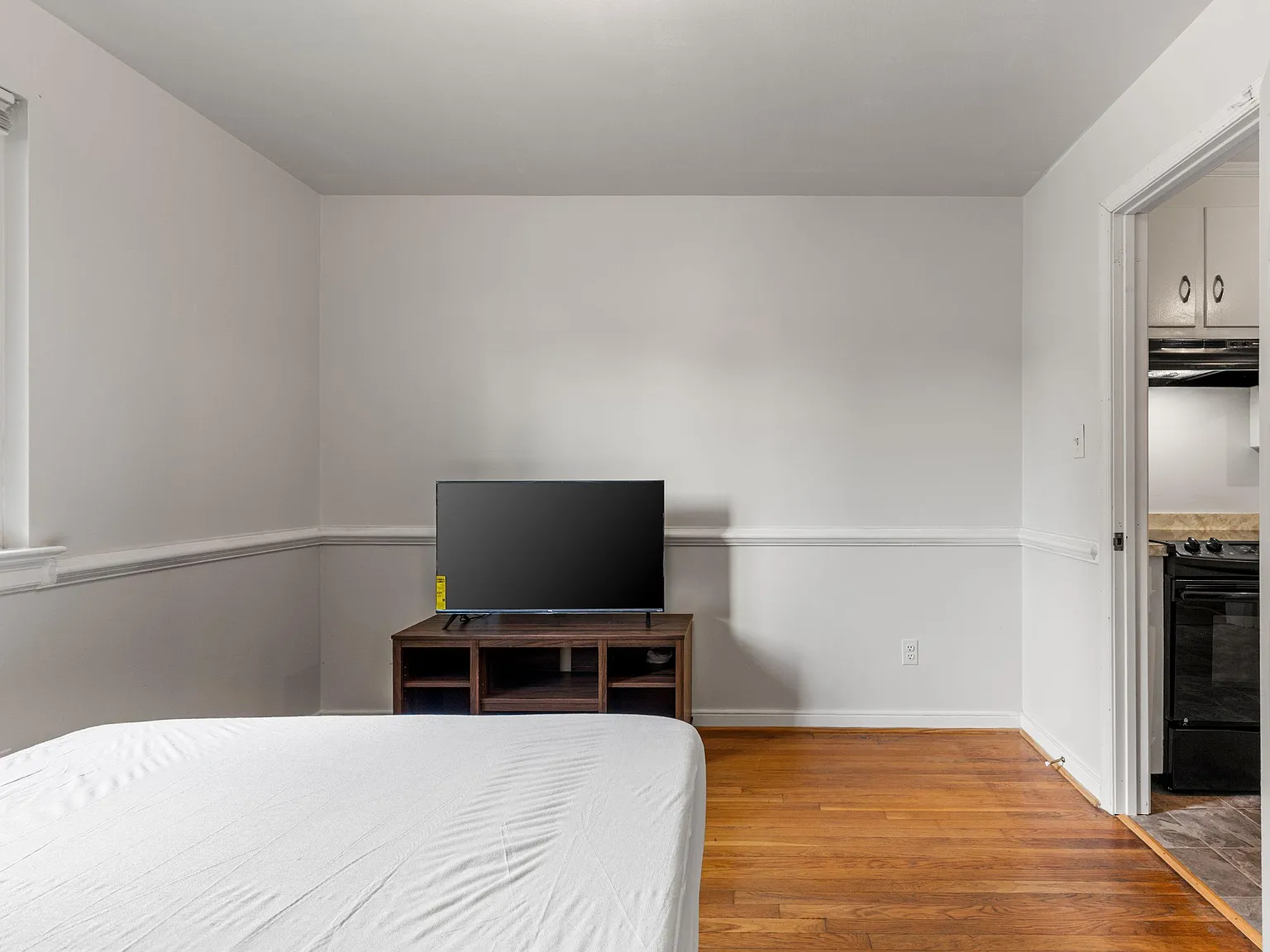 4 bed, 3.0 bath, 1706 sqft, $910 — Photo 2