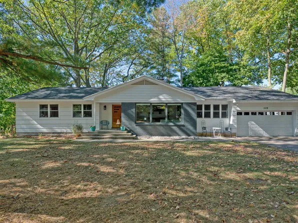 559 Bloomfield Rd, Traverse City, MI 49686