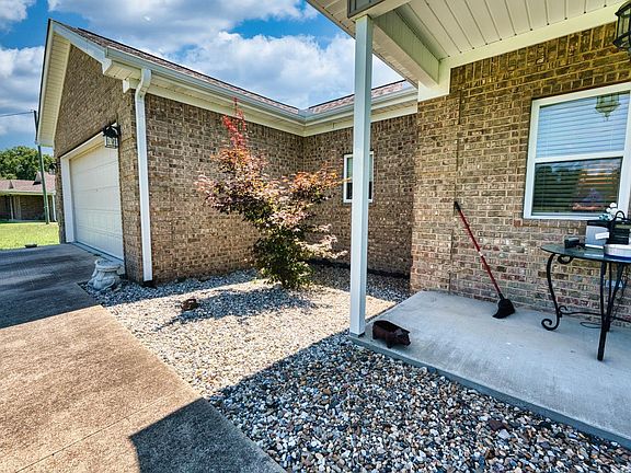 4th image of 1306 Oakgrove Rd