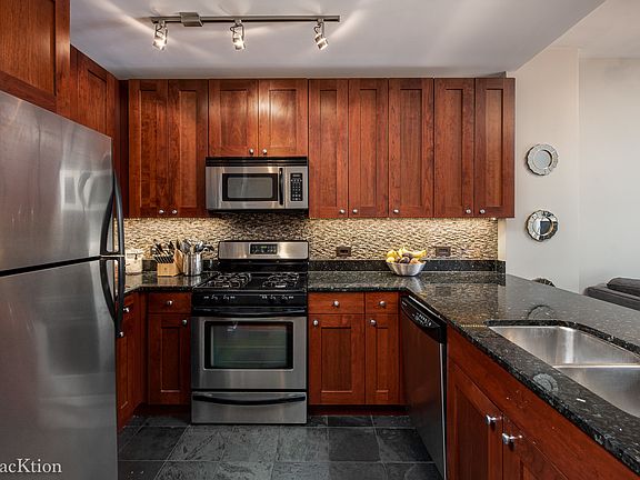 2nd image of 657 W Fulton St Unit 203