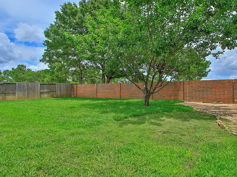 19830 Sternwood Manor Dr — Photo 41