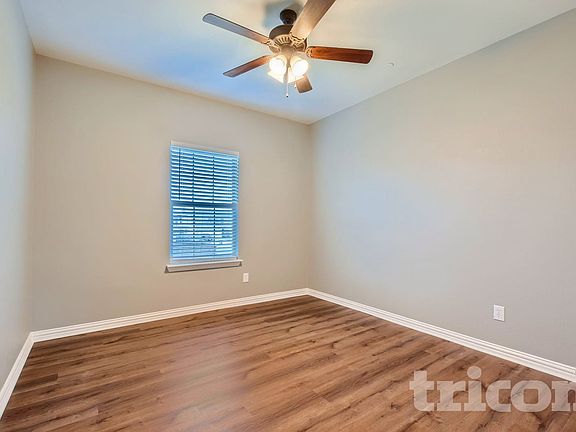 5th image of 1990 Timber Oaks Dr