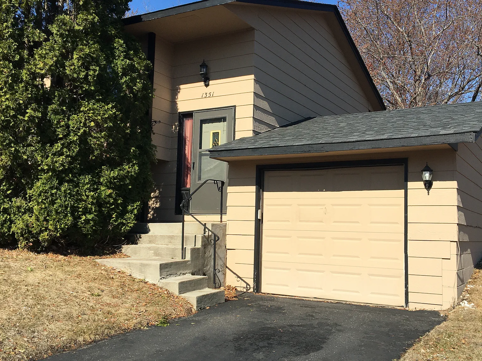 3 bed, 1.5 bath, 1024 sqft, $1,600 — Photo 1